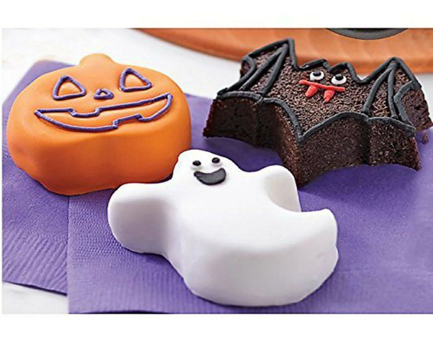 Wilton Bat, Pumpkin and Ghost shaped Silicone Mold, 6-Cavity Baking Mold