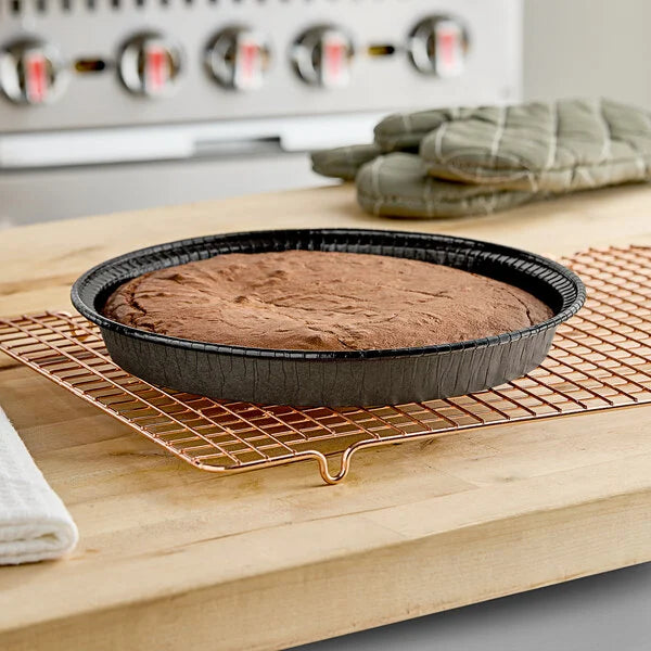 Bake and Show 10 1/4" Round Black Corrugated Oven Safe Paperboard Takeout / Cake Pan with clear Lid