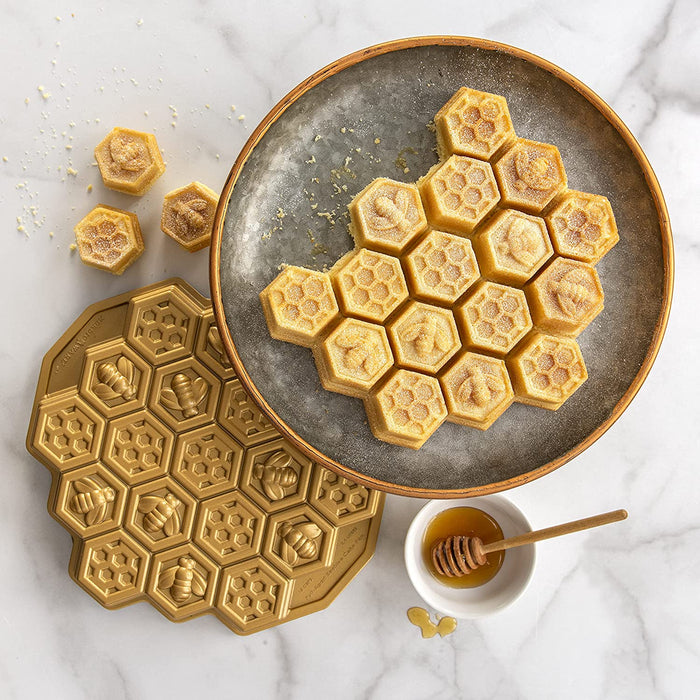Nordic Ware Honeycomb Pull a part Cake Pan