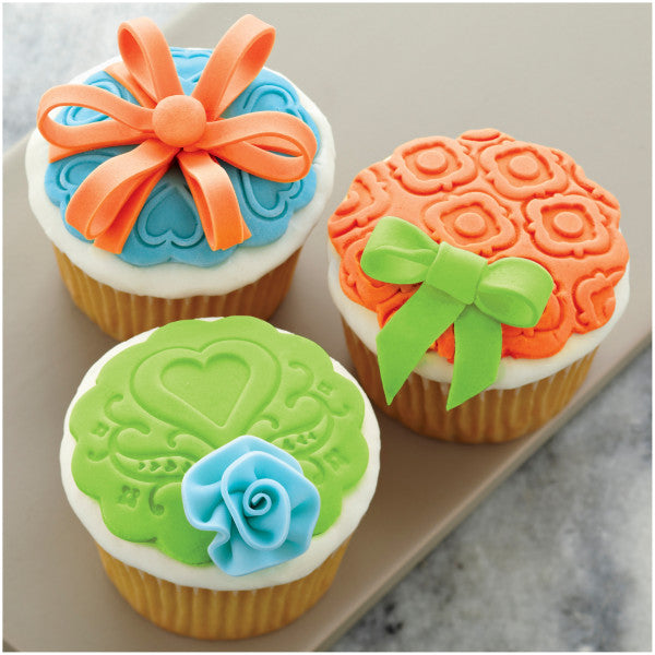 I Taught Myself To Decorate Cakes With Fondant Book Set - Fondant Cutter  and Tools - Wilton