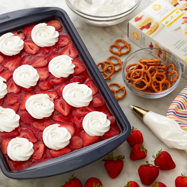 Wilton Diamond-Infused Non-Stick Navy Blue Oblong Pan with Cover